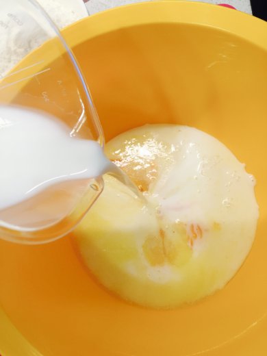 Маффины с шоколадом и маршмеллоу - Шаг 2