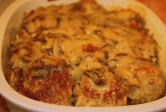 Куриное филе в грибном соусе с сыром