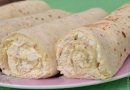 Рулет из лаваша с курицей и плавленым сырком