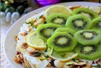 Лёгкий торт с йогуртом и киви