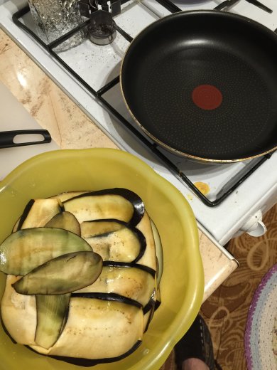 Жаренные баклажаны с чесноком - Шаг 3