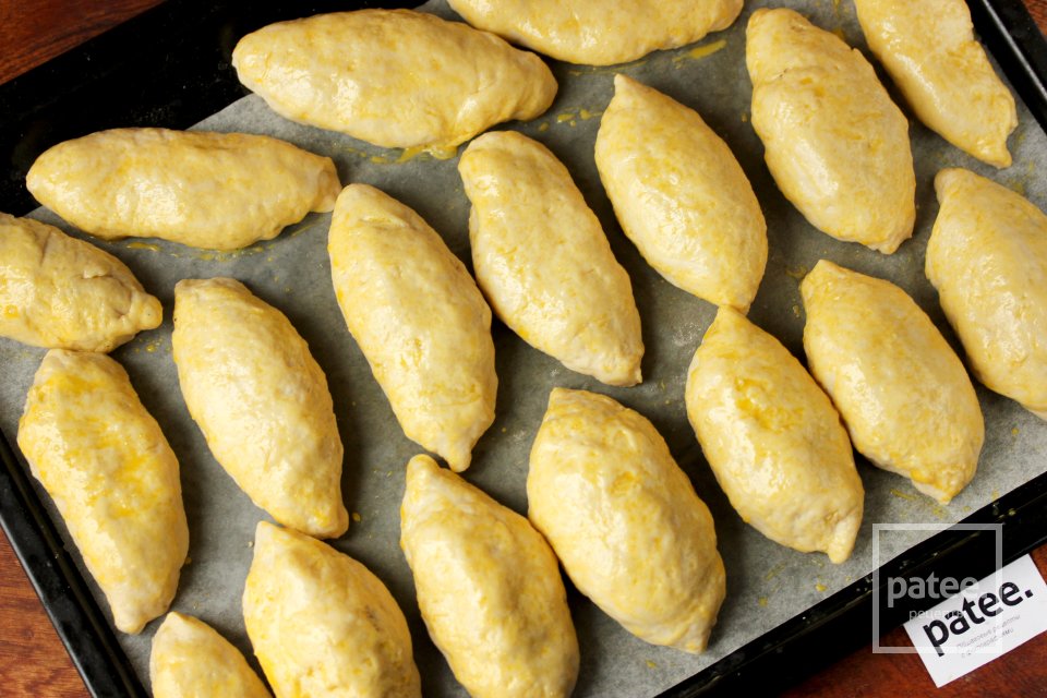 Пирожки с консервированными персиками - Шаг 18