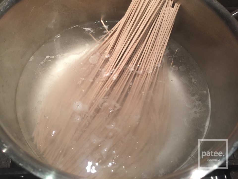 Гречневая лапша с уткой и грибами шиитаки - Шаг 4