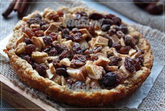 Творожно-овсяной пирог с яблоком и изюмом