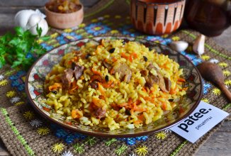 Ароматный плов с курицей и изюмом в мультиварке