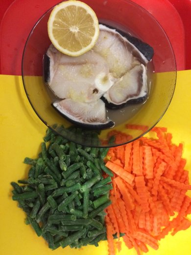 Стейк из голубой акулы с овощами на гарнир - Шаг 1