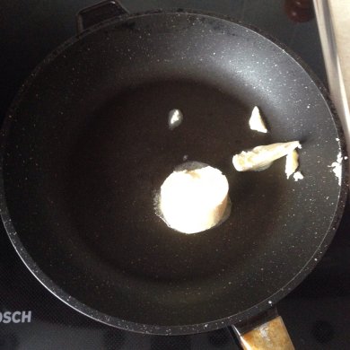 Тушенные кальмары в томатном соусе - Шаг 2