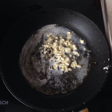 Тушенные кальмары в томатном соусе - Шаг 3