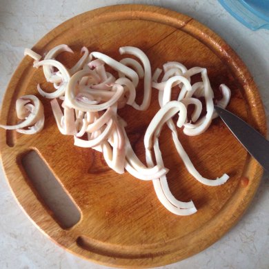 Тушенные кальмары в томатном соусе - Шаг 7