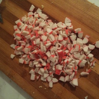 Салат с крабовыми палочками и кукурузой - Шаг 4