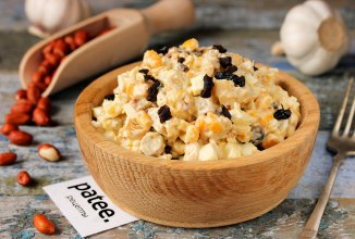 Салат с курицей, черносливом и орехами