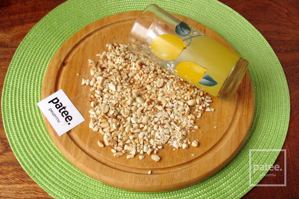 Салат с курицей, черносливом и орехами - Шаг 5