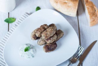 Кебаб с домашним соусом Цацики