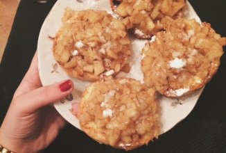 Тосты с яблоками