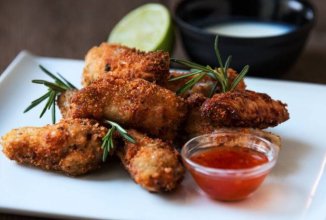 Куриные крылышки в маринаде из пахты