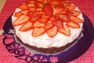 Клубничный пирог без выпечки