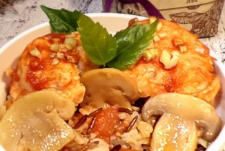 Рис с шампиньонами, помидорами и с куриной грудкой