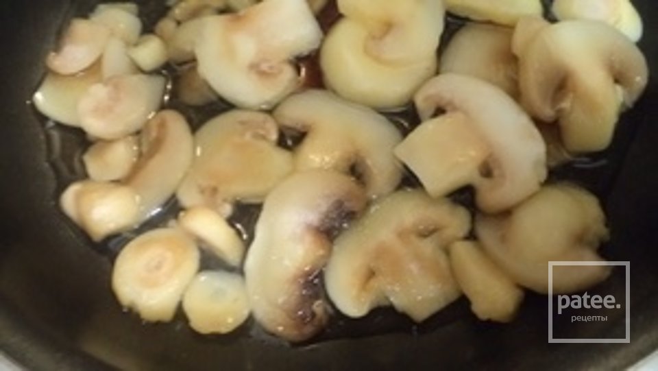 Рис с шампиньонами, помидорами и с куриной грудкой - Шаг 2