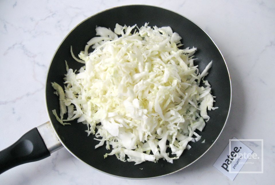 Мясные зразы с тушеной капустой - Шаг 3