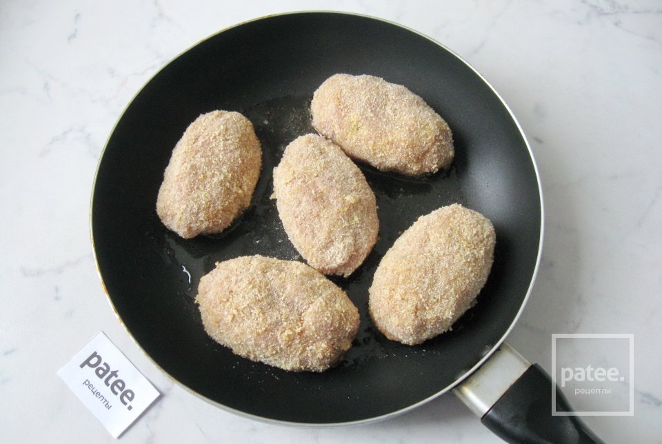 Мясные зразы с тушеной капустой - Шаг 14