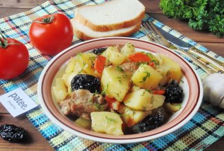 Жаркое из свинины с черносливом