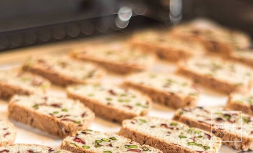 Печенье с фисташками и клюквой - Шаг 8