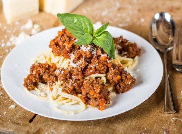 Простые спагетти болоньезе