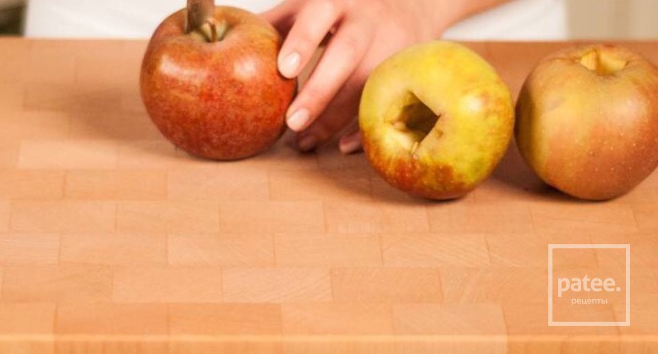 Печеные яблоки с марципаном - Шаг 1