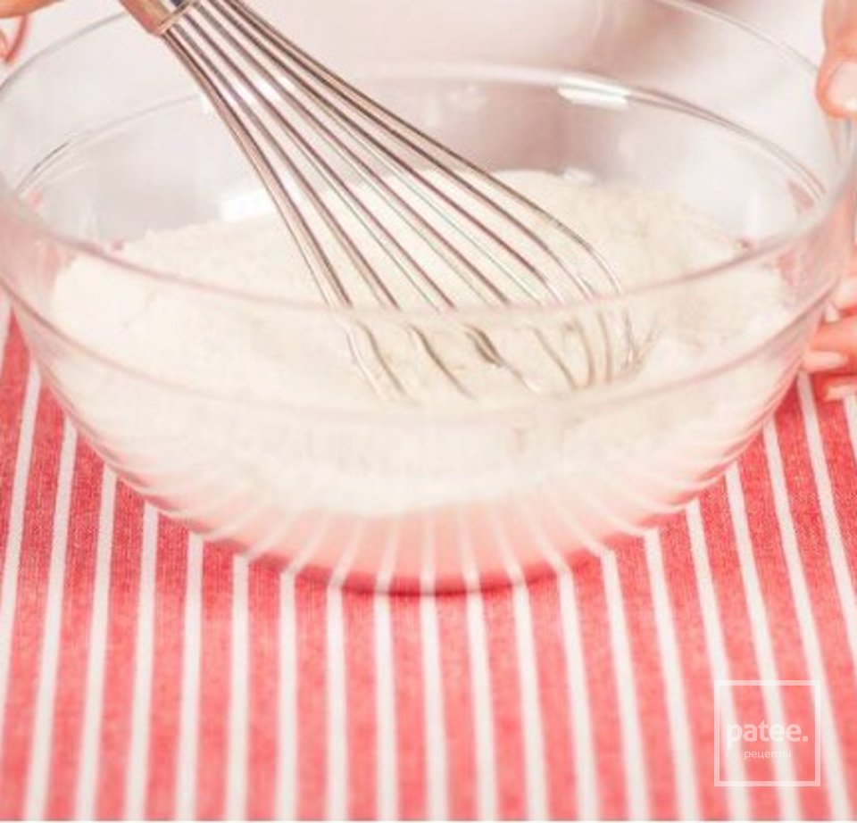 Кекс с клубникой и сливками - Шаг 1