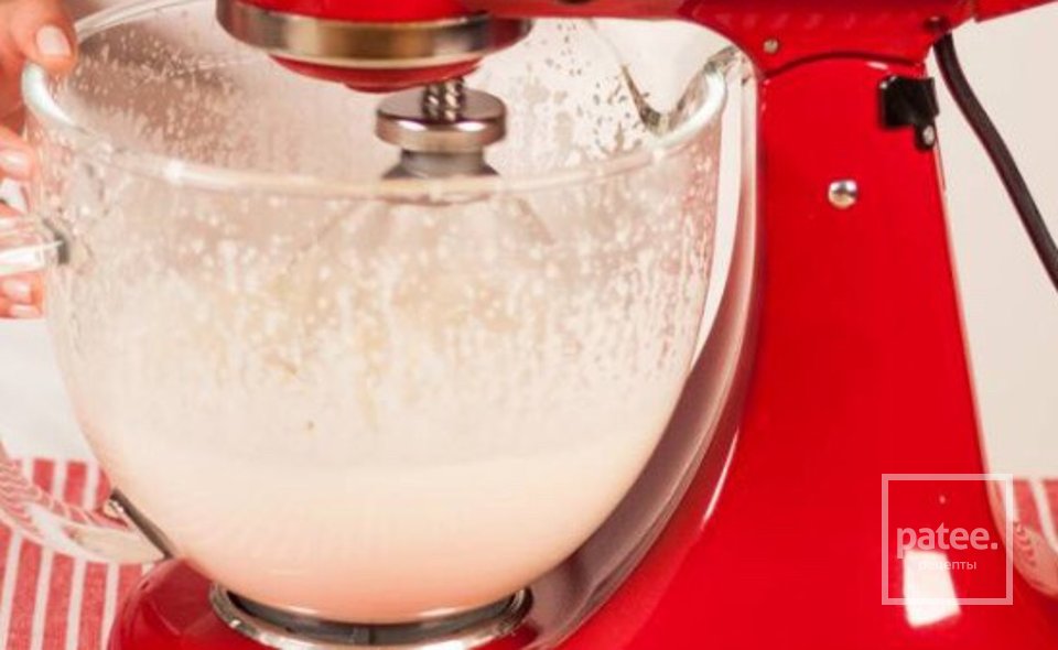 Кекс с клубникой и сливками - Шаг 11