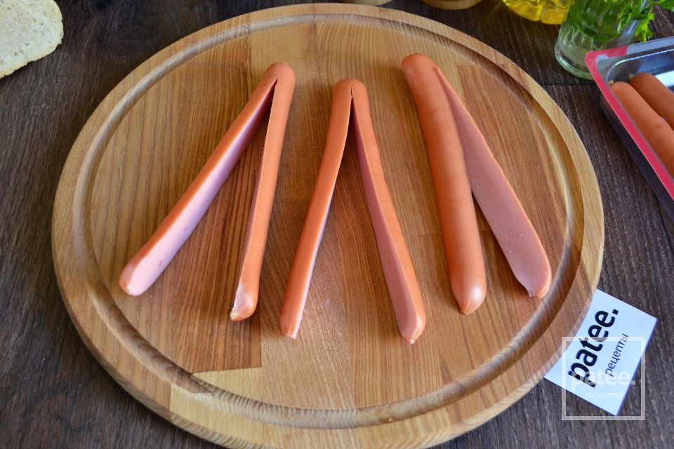 Романтическая яичница в сосиске - Шаг 2