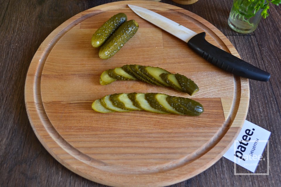 Романтическая яичница в сосиске - Шаг 7