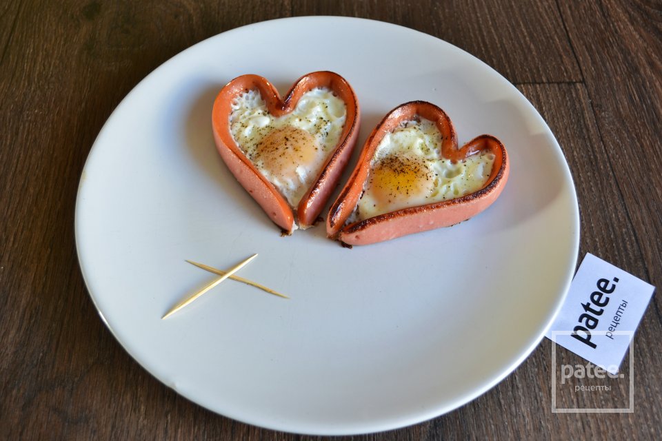 Романтическая яичница в сосиске - Шаг 9