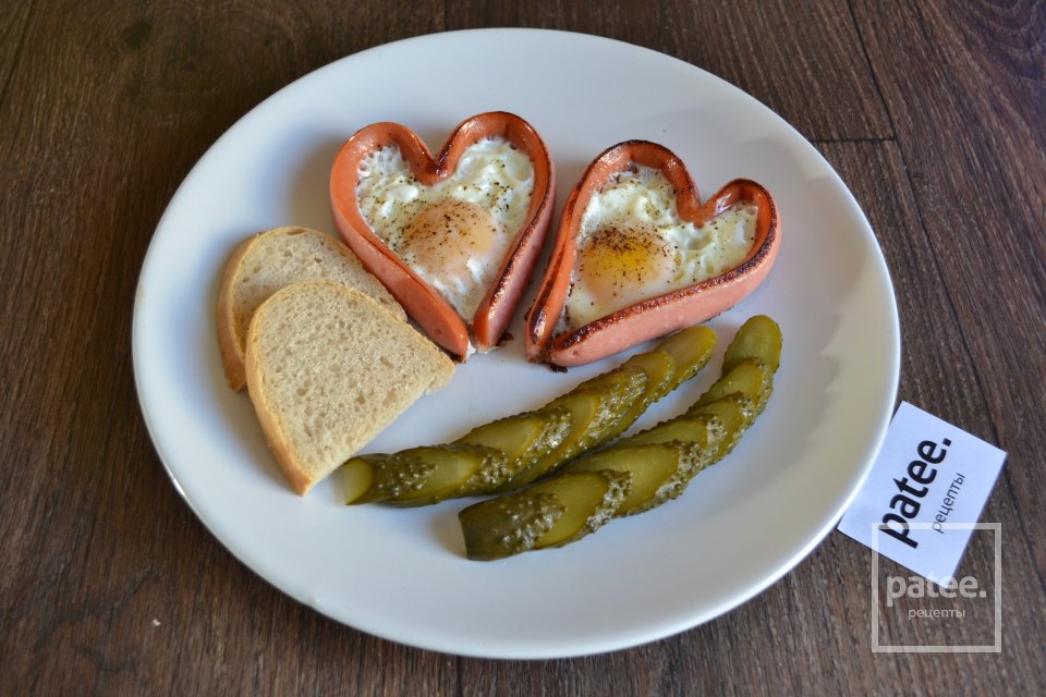 Романтическая яичница в сосиске - Шаг 10