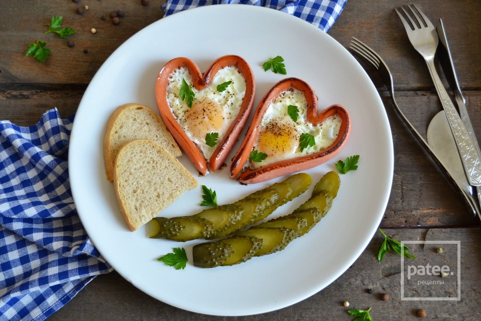 Романтическая яичница в сосиске - Шаг 12