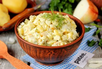 Салат с копчёным кальмаром и картофелем