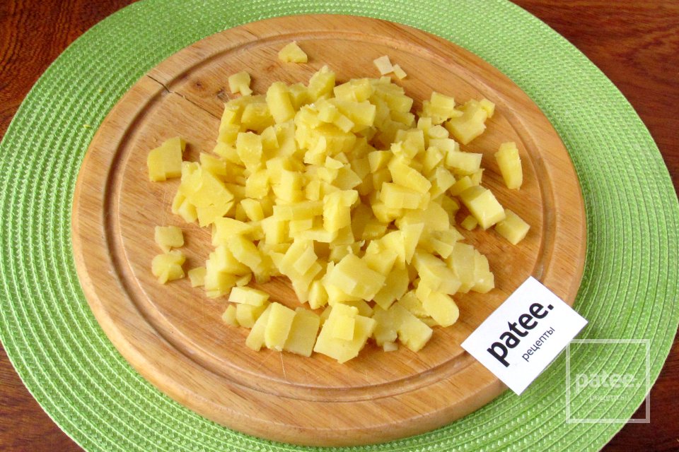 Салат с копчёным кальмаром и картофелем - Шаг 3