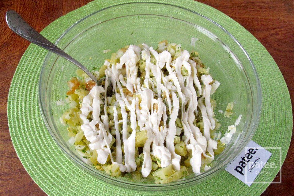 Салат с копчёным кальмаром и картофелем - Шаг 10