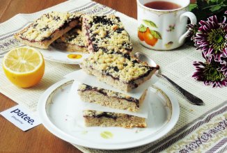 Кухен с черничным джемом и орехами