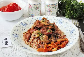 Свинина с грибами в горшочке