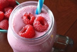 Малиново-банановый смузи