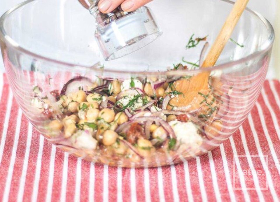 Изысканный салат с турецким горохом - Шаг 4