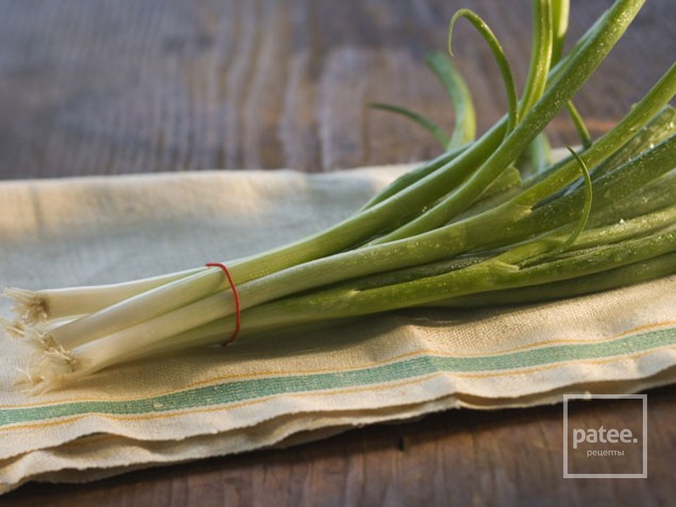 Пирог с зеленым луком и яйцом - Шаг 1