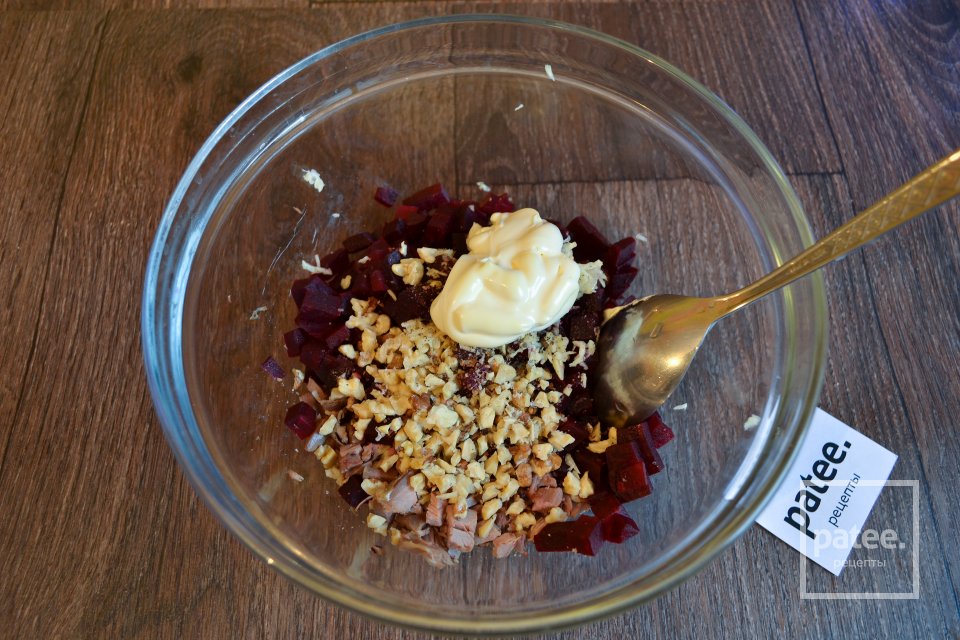 Салат со свеклой и курицей - Шаг 8