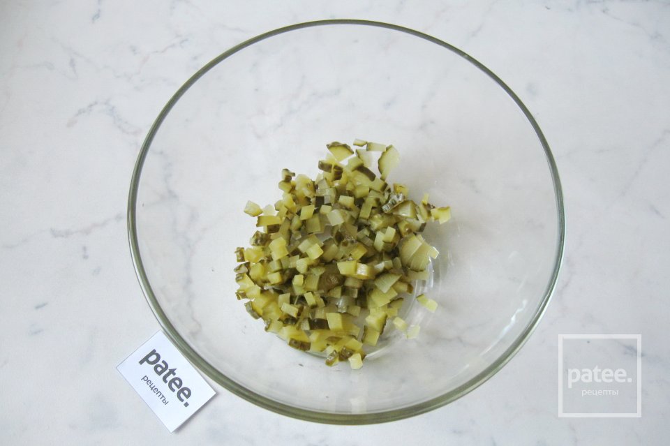 Салат со шпротами и яйцом - Шаг 2