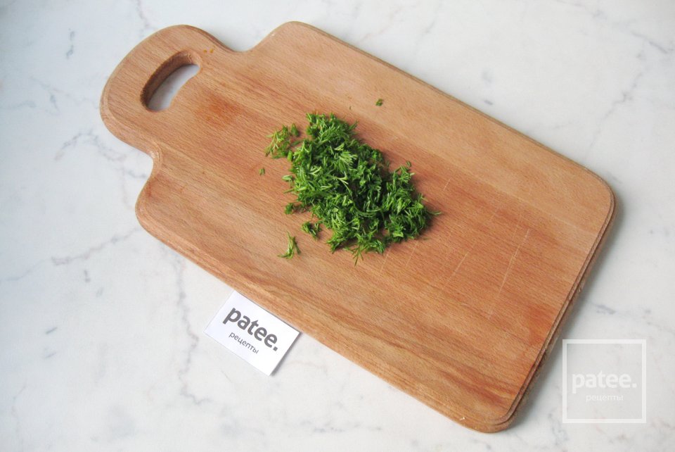 Салат со шпротами и яйцом - Шаг 6