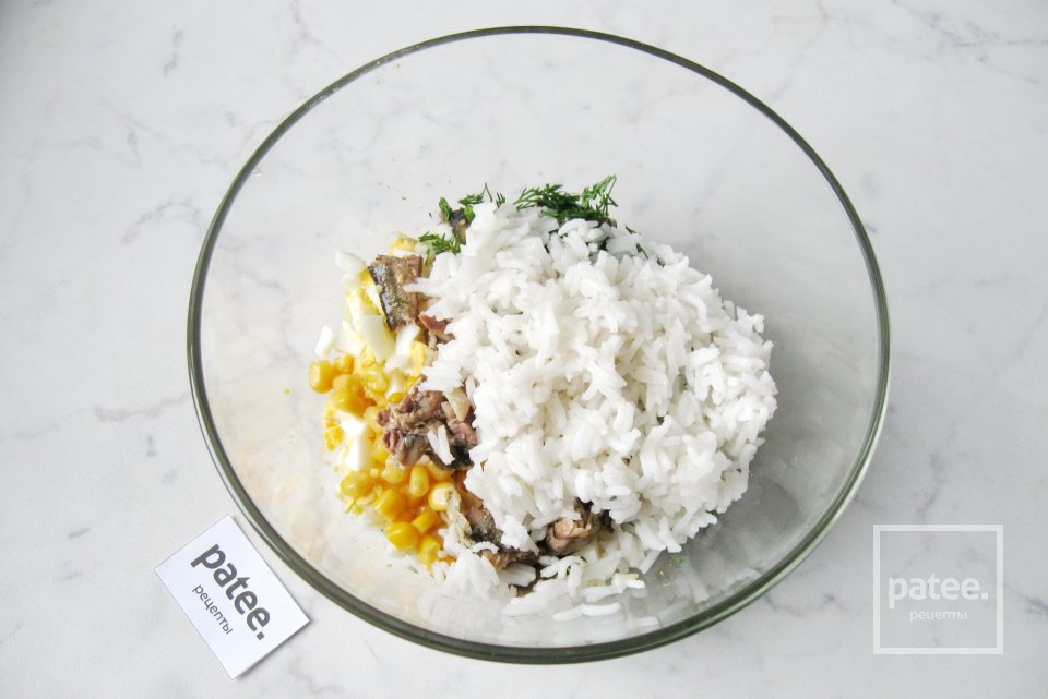 Салат со шпротами и яйцом - Шаг 9