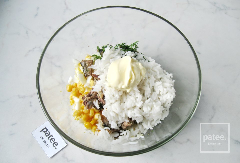 Салат со шпротами и яйцом - Шаг 10