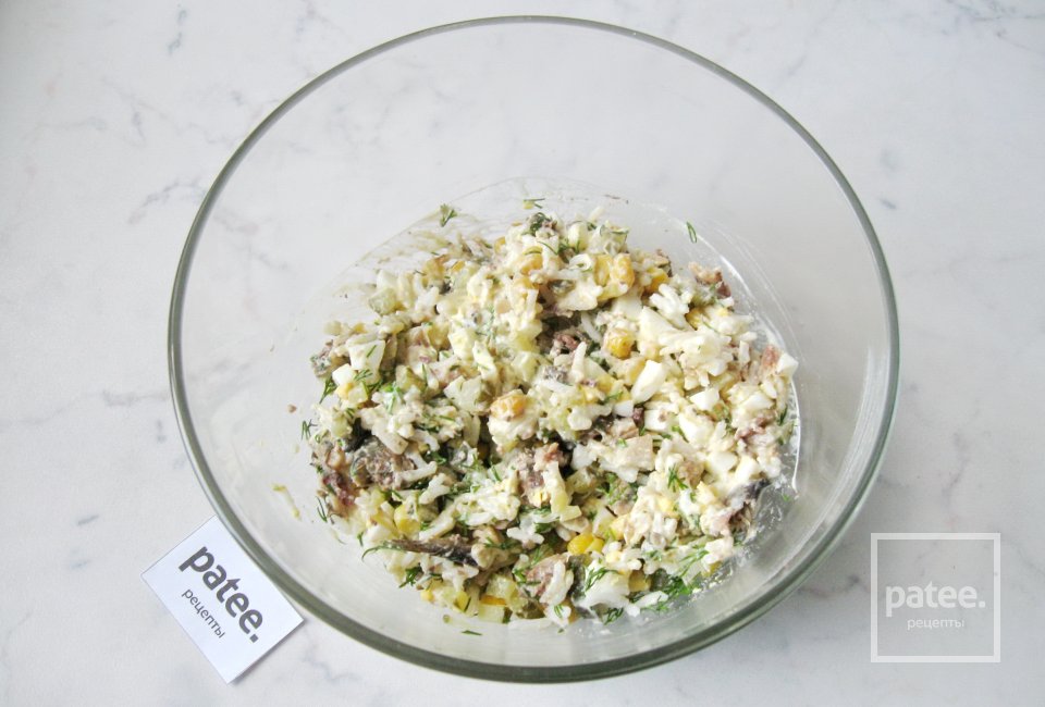 Салат со шпротами и яйцом - Шаг 11