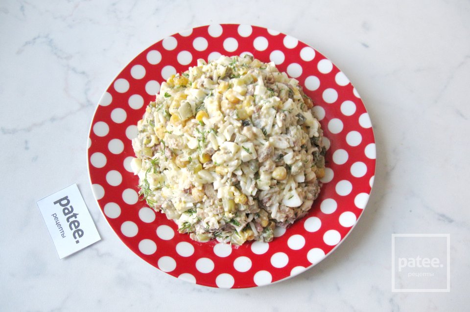 Салат со шпротами и яйцом - Шаг 12